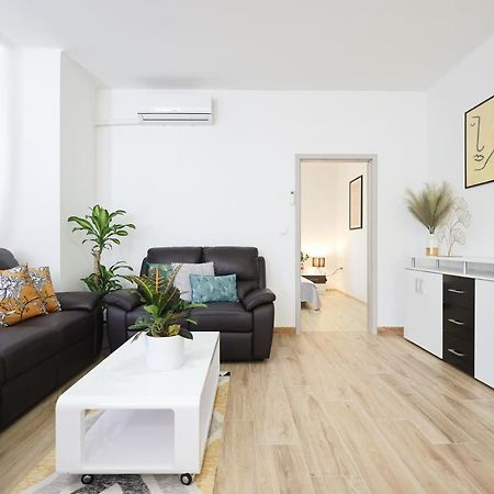 Mathilda'S Apartment Zadar Exterior photo